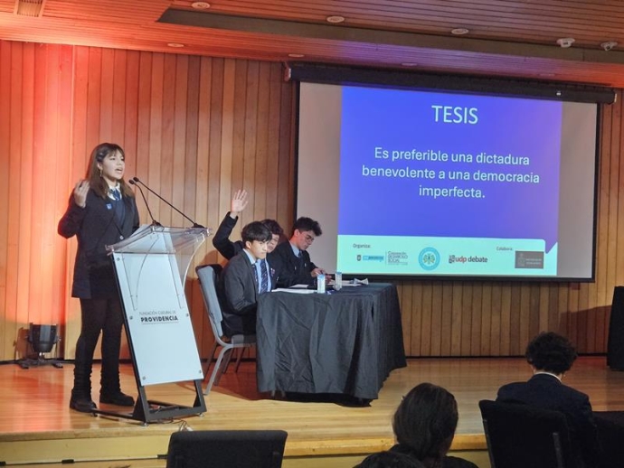 Más de 100 estudiantes participaron en el 2° Torneo Interescolar de Debate de Providencia